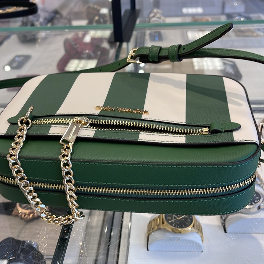 MICHAEL KORS
Jet Set Large EW Zip Chain XBody Saffiano Leather Crossbody
NWT - Picture 7 of 16